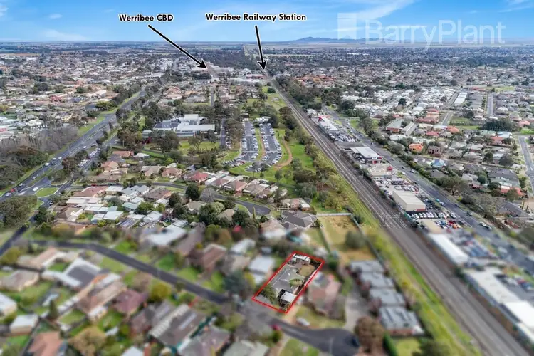Second view of Homely house listing, 4 Queens Court, Werribee VIC 3030