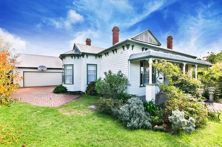 4 Douglass Street, Manifold Heights VIC 3218
