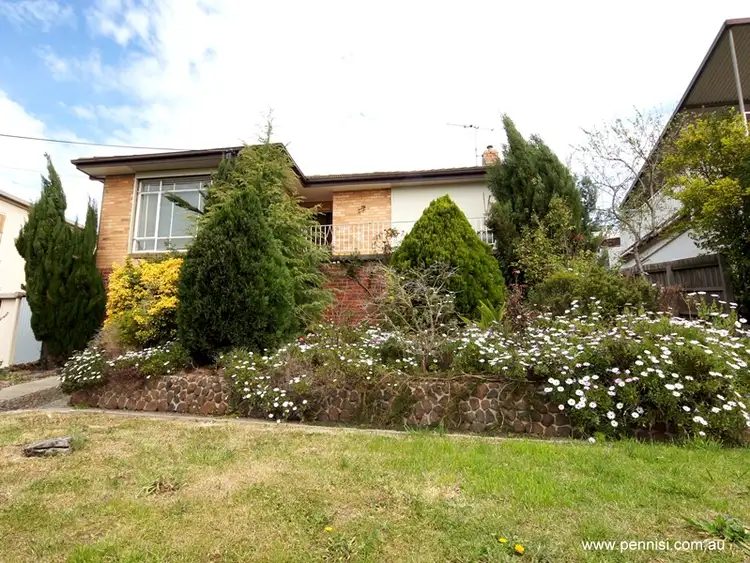 17 Hillside Crescent, Maribyrnong VIC 3032