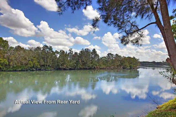 242A Henry Lawson Drive
