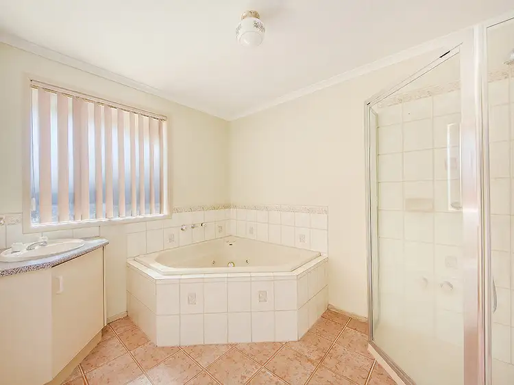 Seventh view of Homely house listing, 76 Moonstone Circuit, St Albans VIC 3021