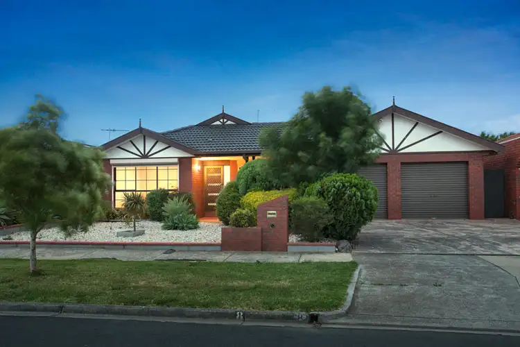 8 Bellbird Avenue, Taylors Lakes VIC 3038