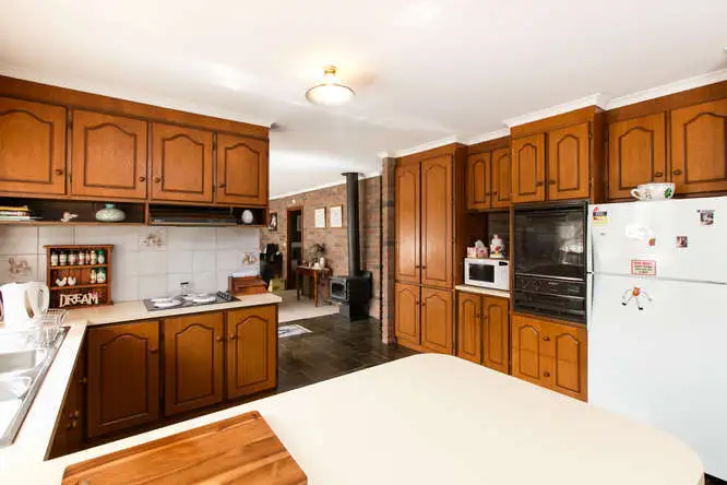 Second view of Homely house listing, 5 Mellis Street, Red Cliffs VIC 3496