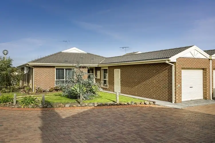 25 Village Avenue, Taylors Lakes VIC 3038