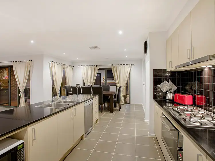 Third view of Homely house listing, 2 Cockatoo Court, Tarneit VIC 3029