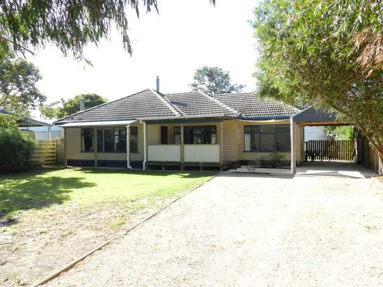 19 Eighth Avenue, Raymond Island VIC 3880
