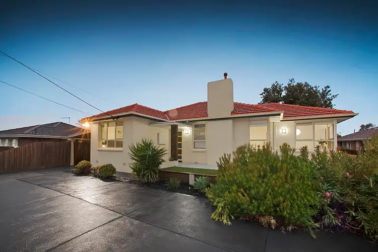 16 Golden Avenue, Chelsea VIC 3196