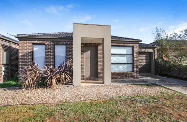 2/19 Maree Court, Kurunjang VIC 3337