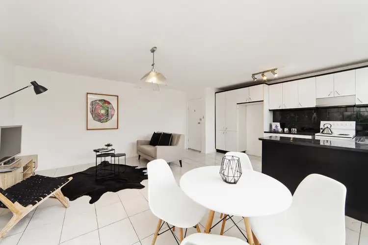 11/10 Heather Avenue, Brooklyn VIC 3012