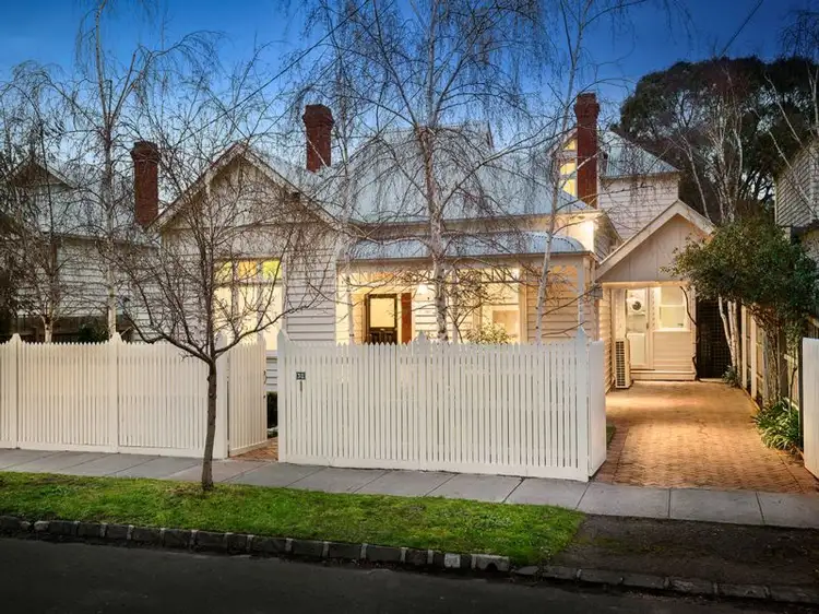 32 Holywood Grove, Carnegie VIC 3163