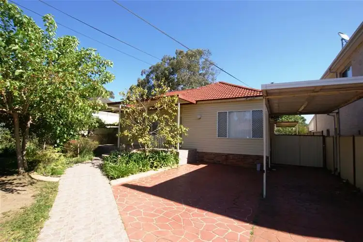 6 Worsley Street, East Hills NSW 2213