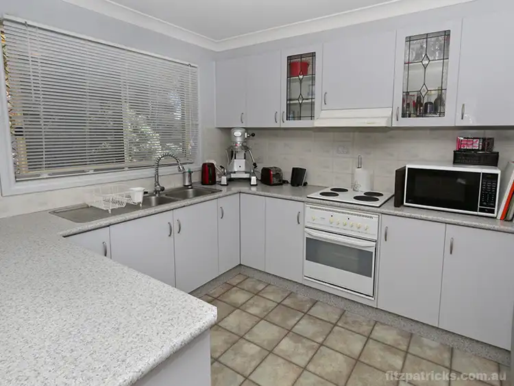 Fifth view of Homely house listing, 27 Kaldari Crescent, Glenfield Park NSW 2650