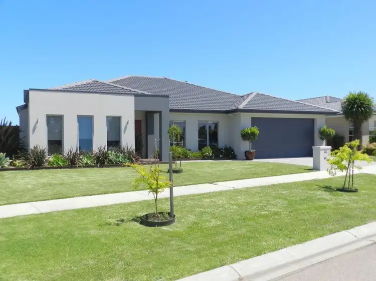 13 The Grange, Paynesville VIC 3880