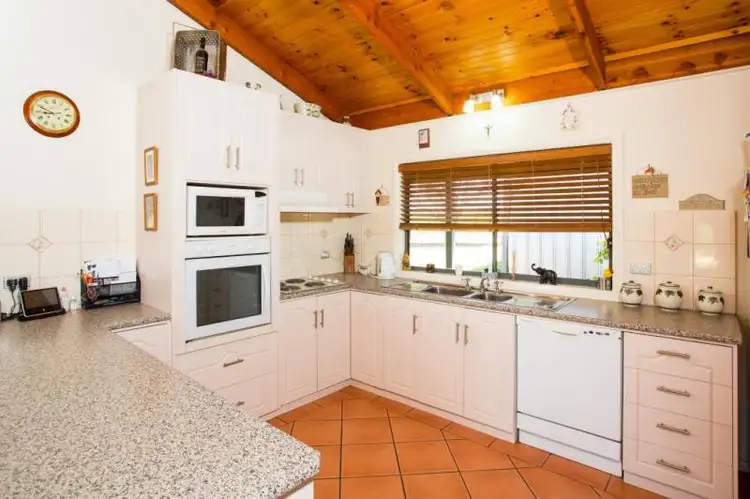 Fifth view of Homely house listing, 199 Avocat Avenue, Red Cliffs VIC 3496