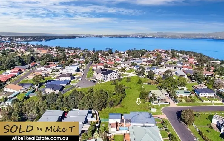 11 Hilltop Avenue, Lake Heights NSW 2502