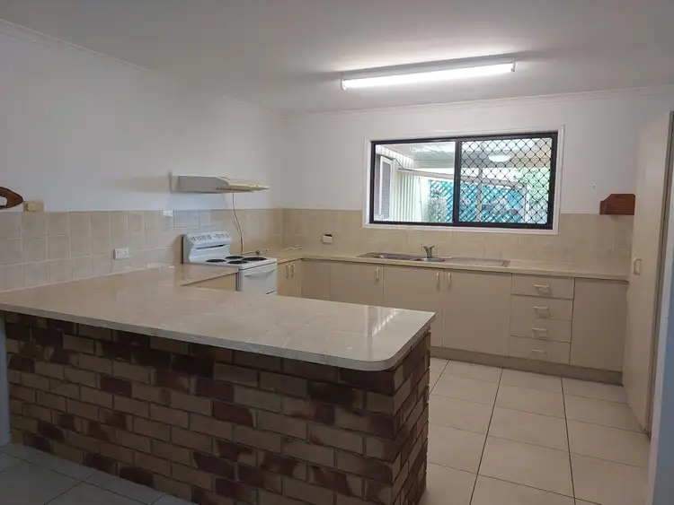 Seventh view of Homely house listing, 2 CLIVEDEN Avenue, Point Vernon QLD 4655