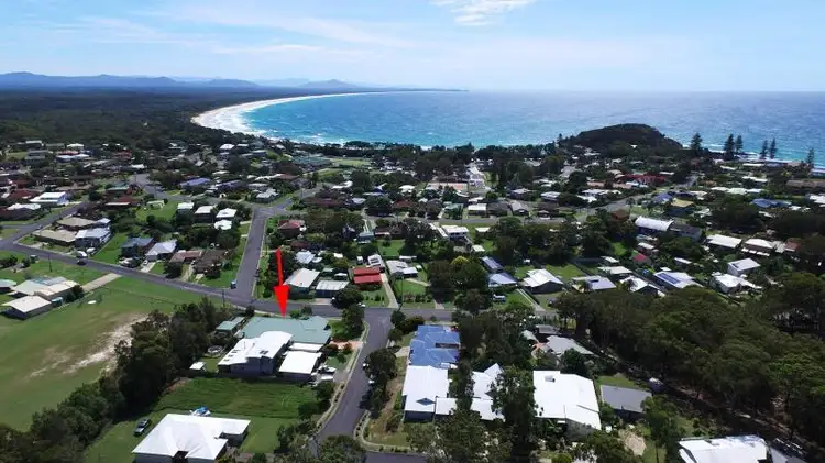 2 Sandpiper Drive, Scotts Head NSW 2447