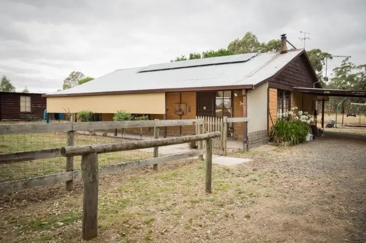 105 Foulkes Crescent, Clunes VIC 3370