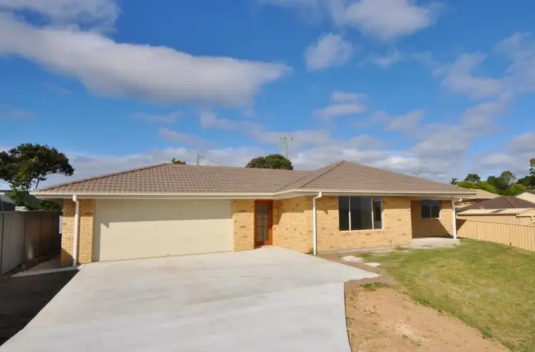 19 Rowe Drive, Macksville NSW 2447