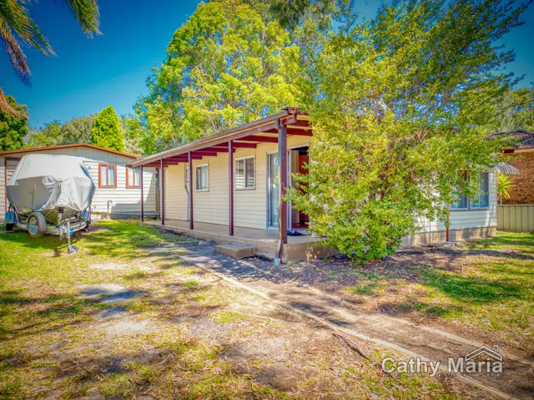 19 Murrumbong Road, Summerland Point NSW 2259