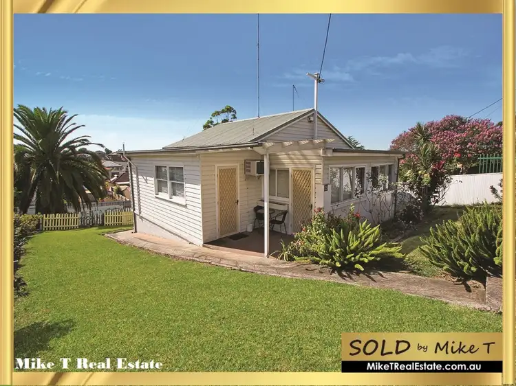 29 Lake Heights  Road, Lake Heights NSW 2502