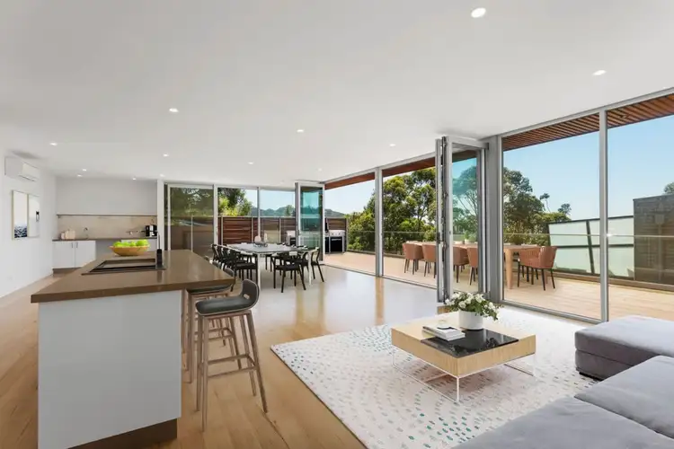 3/8 Hopetoun Terrace, Lorne VIC 3232