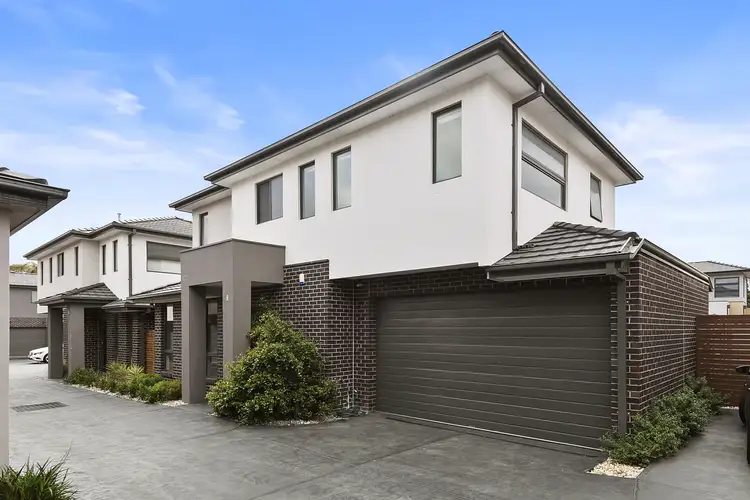 8/114-116 Kennington Park  Drive, Endeavour Hills VIC 3802