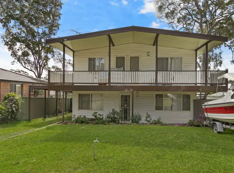 14 Griffith Street, Mannering Park NSW 2259