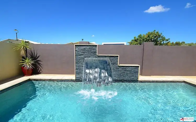 8 Daly Place, Redland Bay QLD 4165