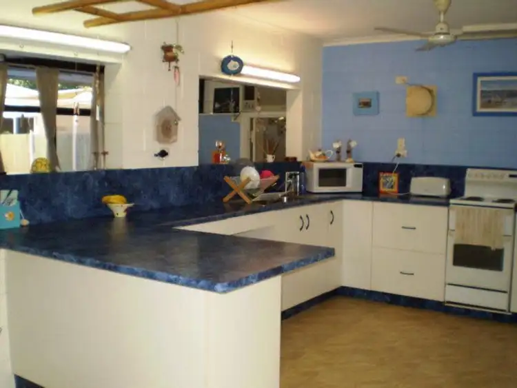 10 Atoll Street, Saunders Beach QLD 4818