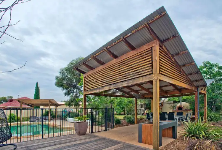 6 Suttonleigh  Way, Bacchus Marsh VIC 3340