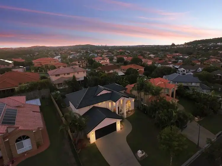 7 Willow Place, Carindale QLD 4152