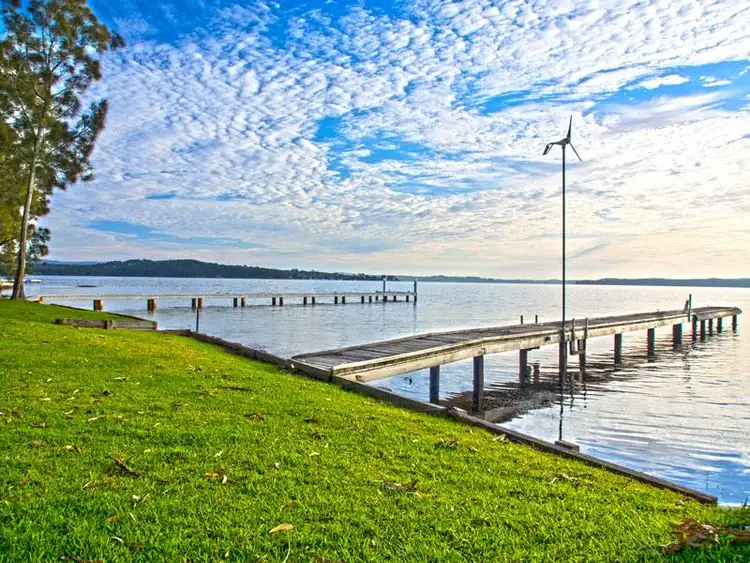 63 Gordon Avenue, Summerland Point NSW 2259