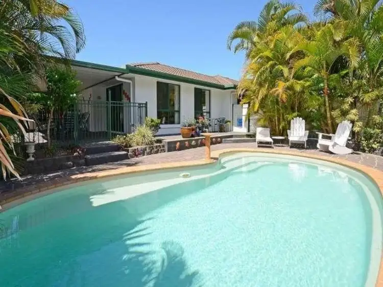 2 Macbel Court, Torquay QLD 4655