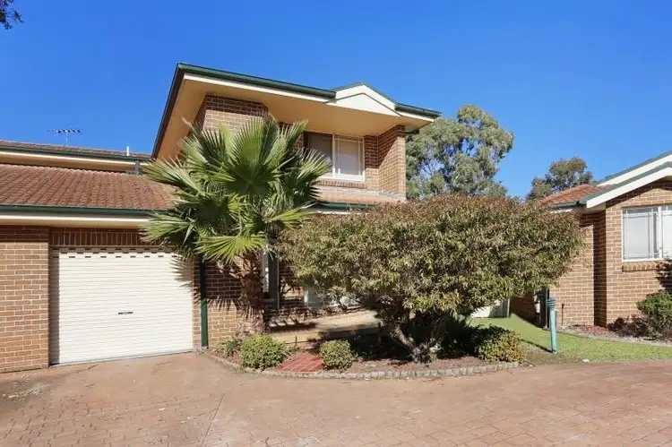 2/5 Casuarina Place, Macquarie Fields NSW 2564