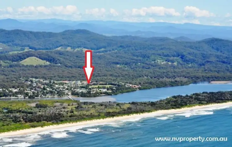 6 Fourth Avenue, Stuarts Point NSW 2441