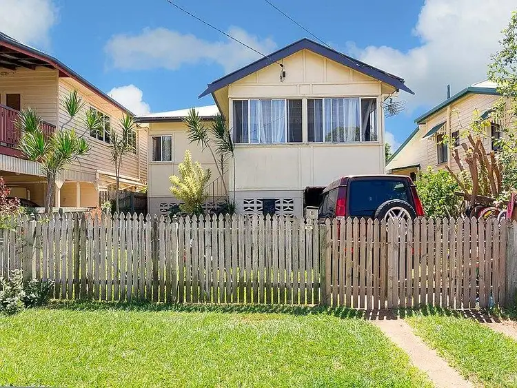 8 Adams Street, Scarborough QLD 4020