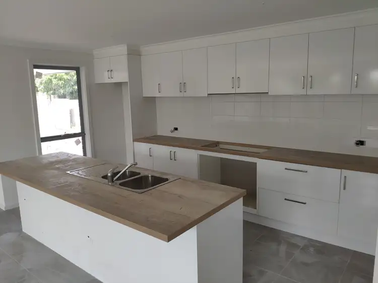 2/15 Henry Street, Koo Wee Rup VIC 3981