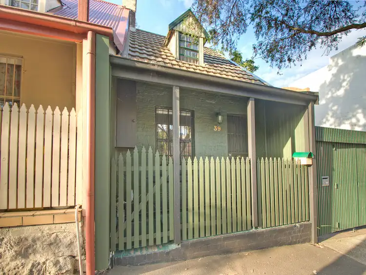 39 Glebe Street