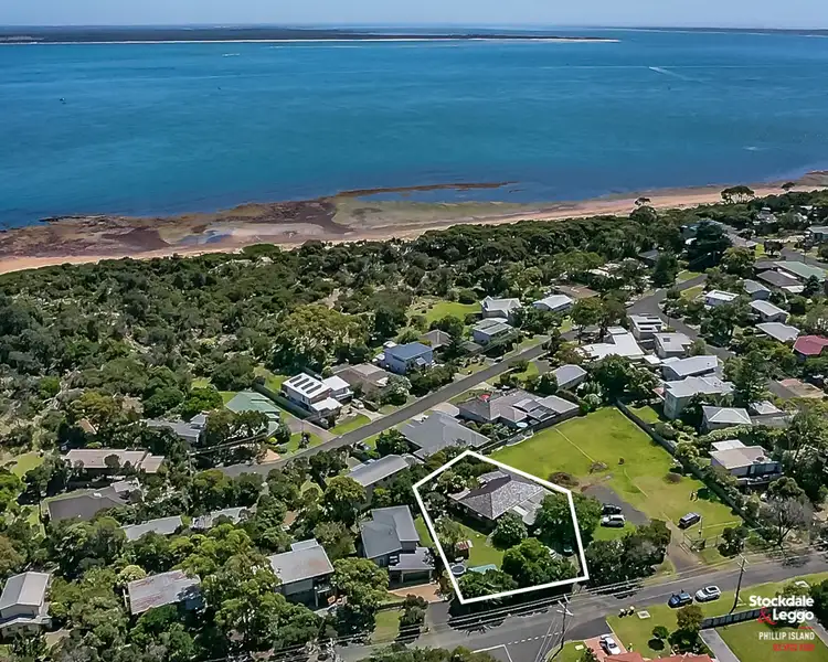 366 Church Street, Cowes VIC 3922