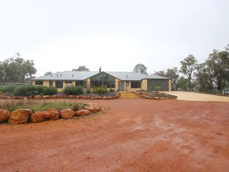 111 Coventry Rd, Roleystone WA 6111
