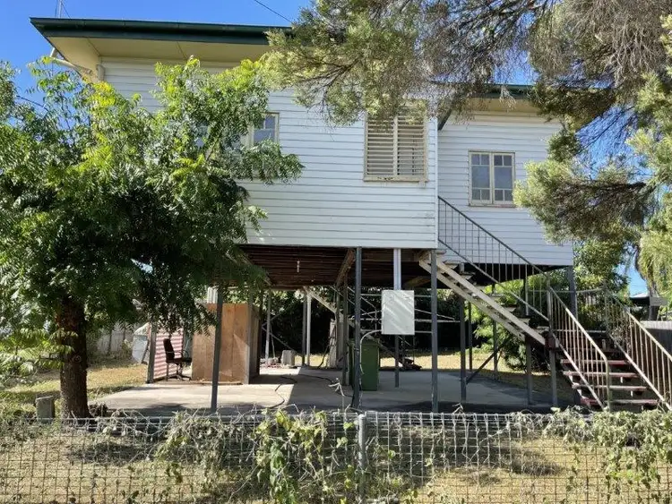 15 Clarendon St, Hyde Park QLD 4812