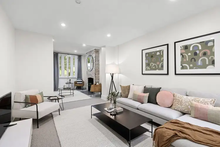 8 Sir John Young Crescent