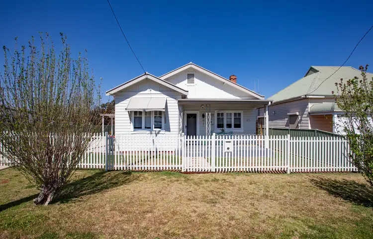 7 Clive St, Wellington NSW 2820