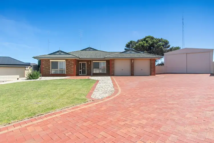 4 Finlay Ct, Moonta Bay SA 5558