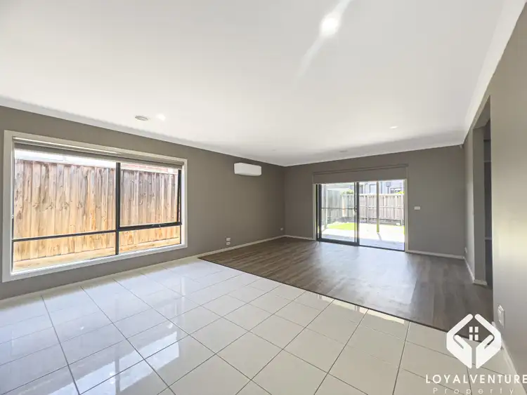 Second view of Homely house listing, 4 Daron Link, Lalor VIC 3075