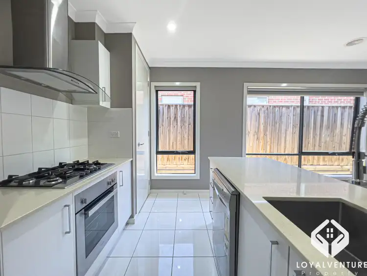 Fifth view of Homely house listing, 4 Daron Link, Lalor VIC 3075