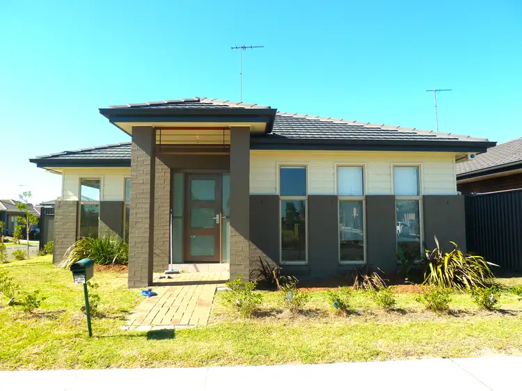 32 Taradale Dr, Ropes Crossing NSW 2760