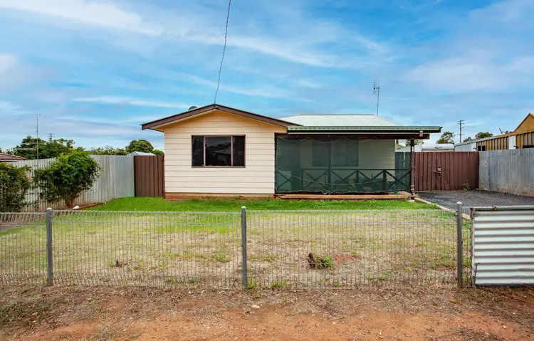 8 Dibbs St, Wellington NSW 2820