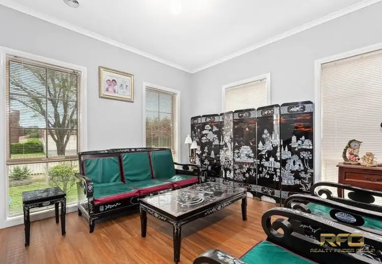 17 Cardinia Cres, Taylors Hill VIC 3037